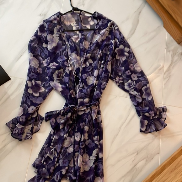 Vintage Fredericks in Hollywood slip and robe set - Picture 5 of 5